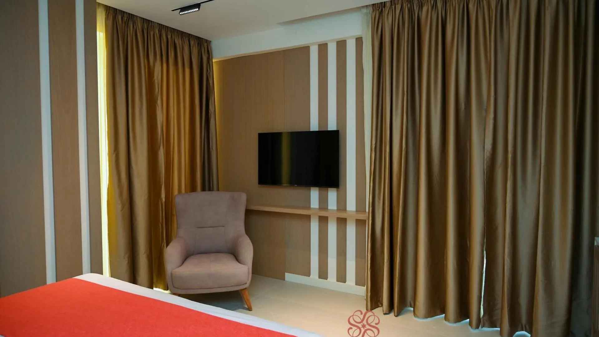 Hotel Skanderbeg Golem
