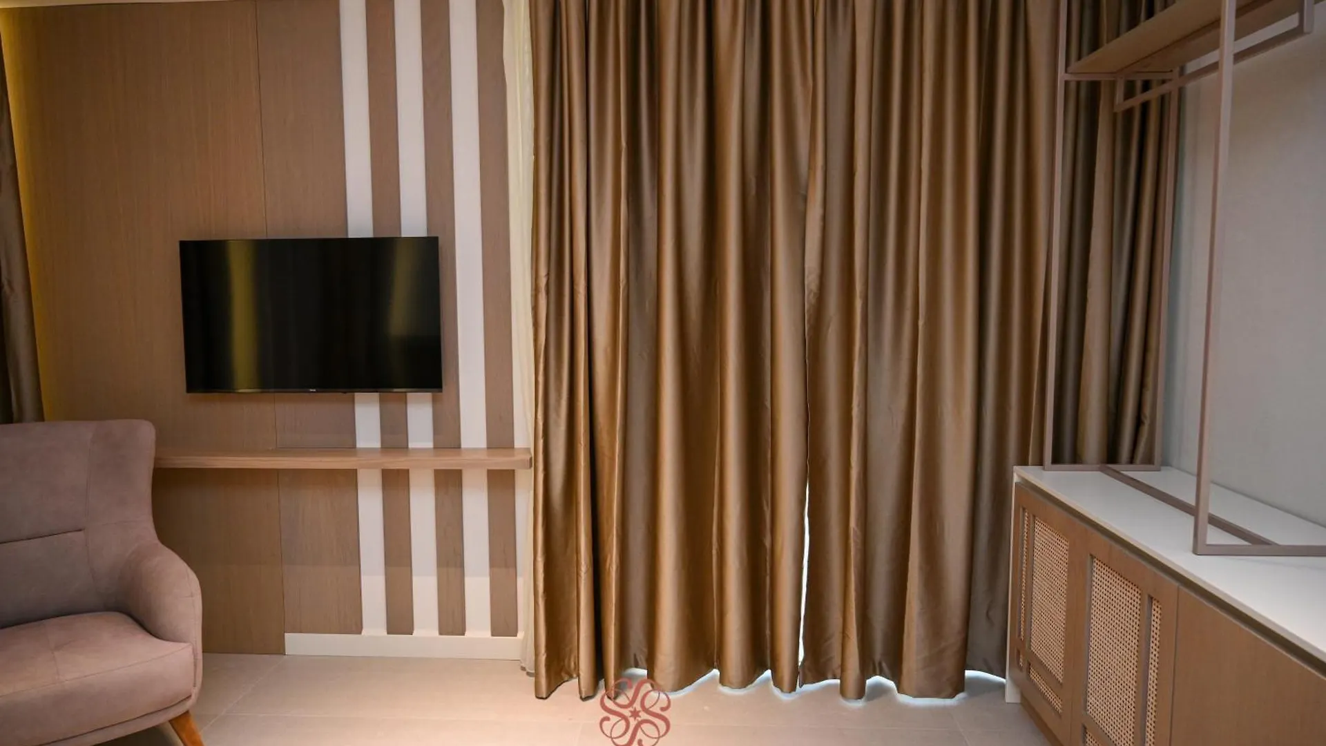 Hotel Skanderbeg Golem