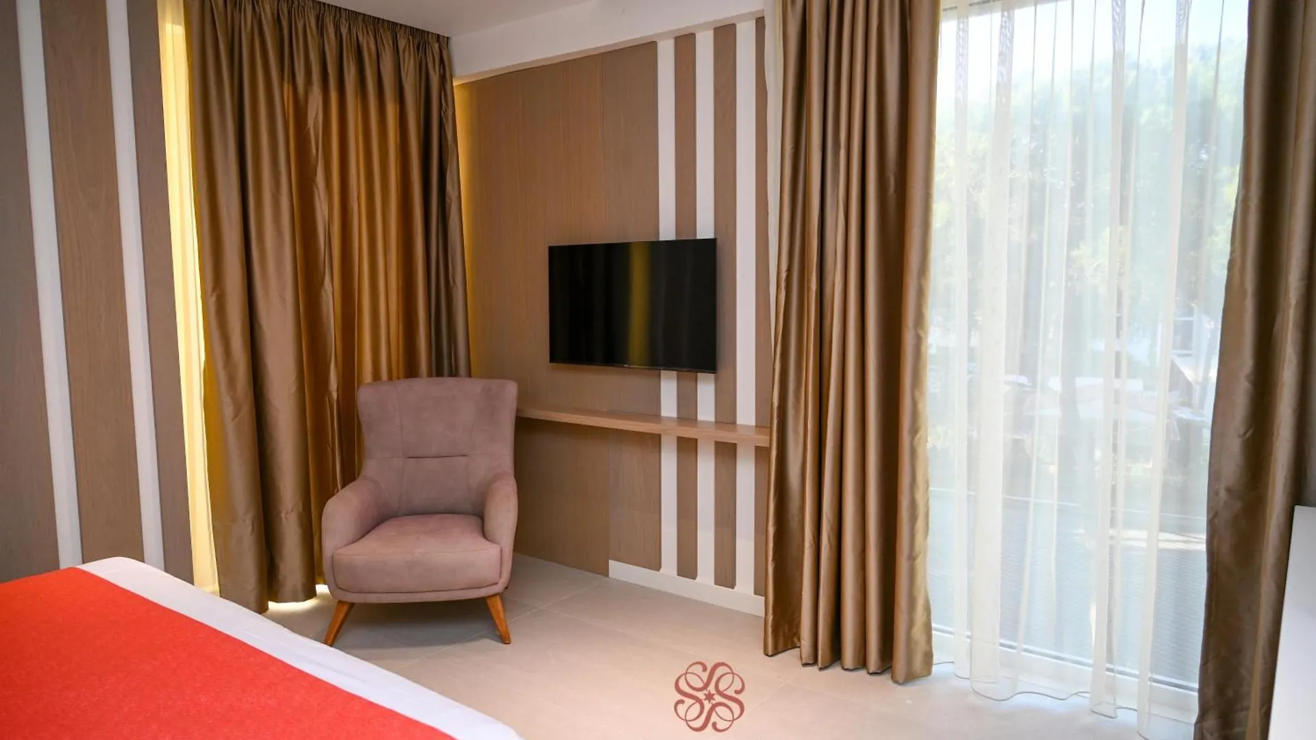 Hotel Skanderbeg Golem