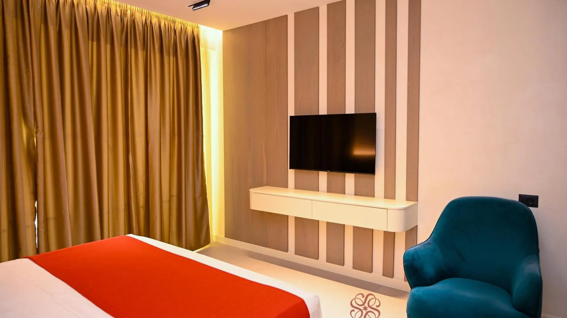 Hotel Skanderbeg Golem