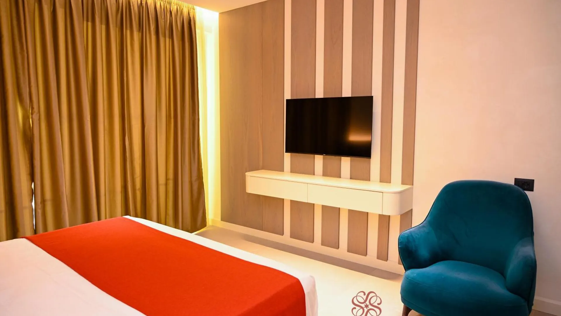 Hotel Skanderbeg Golem