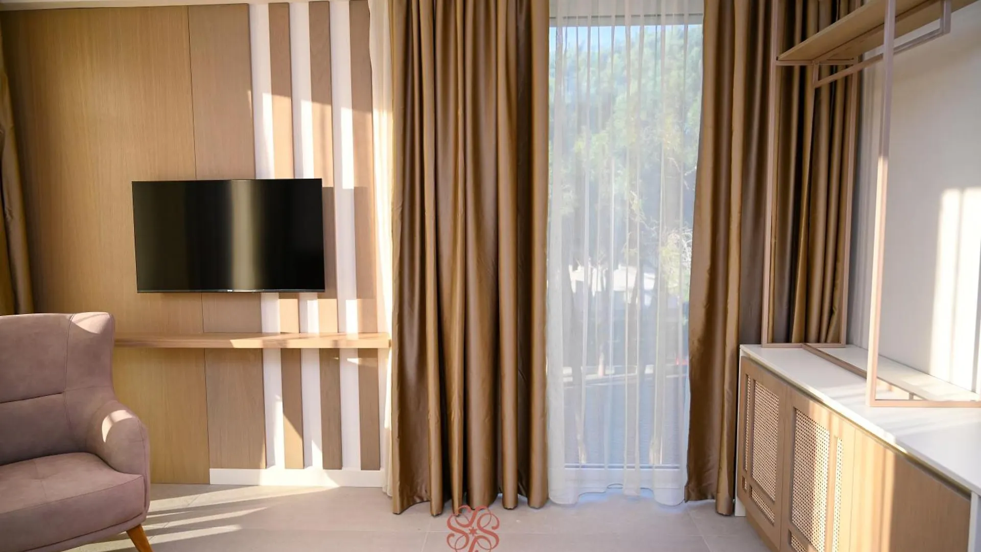 Hotel Skanderbeg Golem