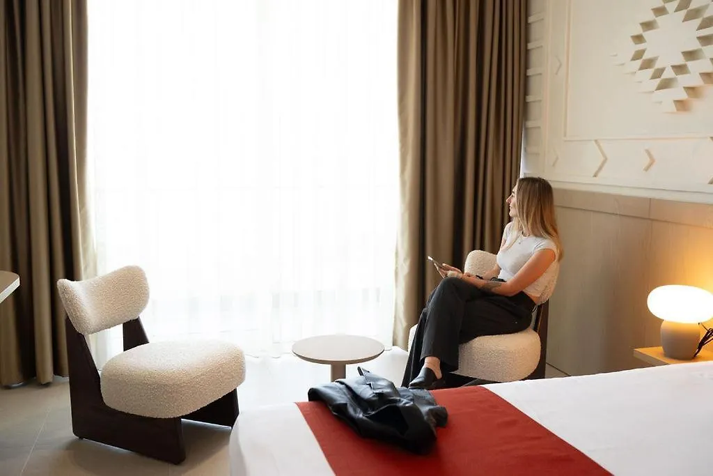 Hotel Skanderbeg Голем